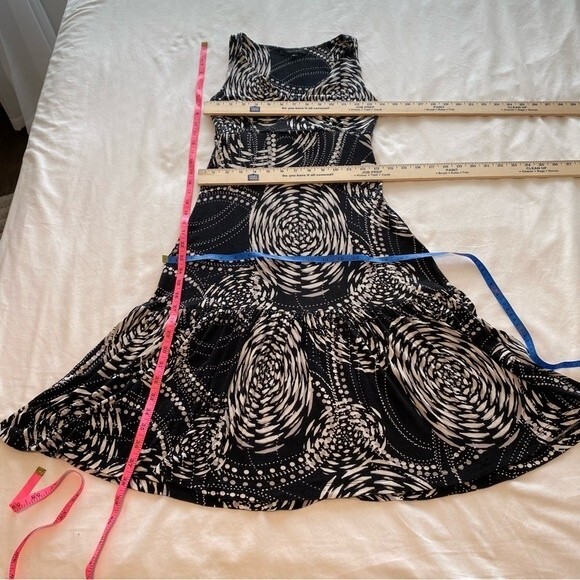 Karen Kane Sundress Midi V Neck Tier Ruffle Black White Abstract Design Size XS - Picture 6 of 7